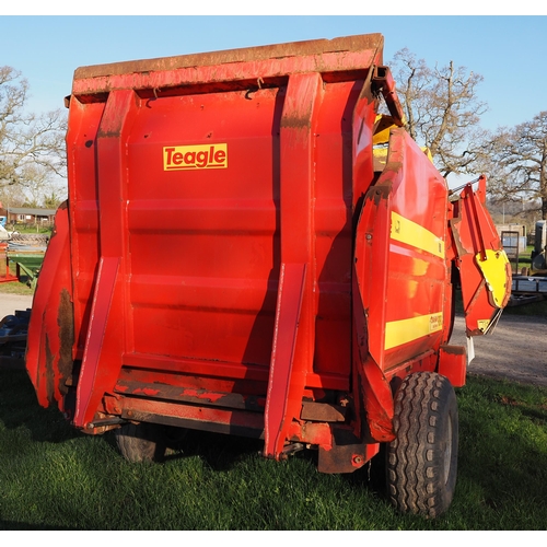 1374 - Teagle Tomahawk 9090 bale shredder