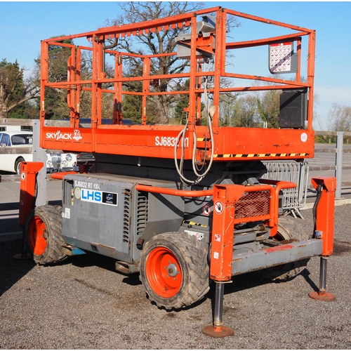 1420 - Skyjack scissor lift