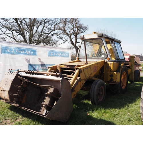 1471 - JCB 3CII Digger. Runs and works hydraulically but has no electrics (except battery for starting). Ha... 