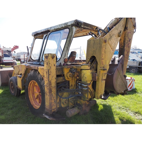 1471 - JCB 3CII Digger. Runs and works hydraulically but has no electrics (except battery for starting). Ha... 