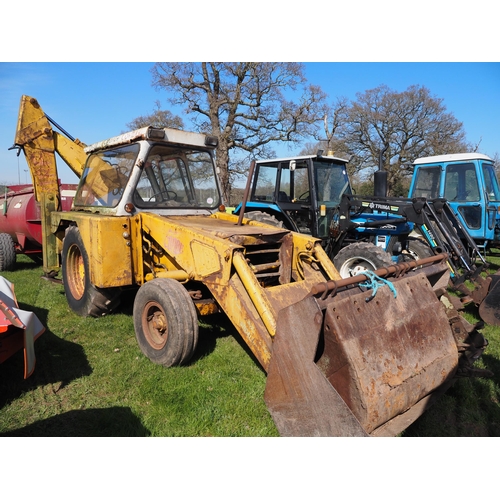 1471 - JCB 3CII Digger. Runs and works hydraulically but has no electrics (except battery for starting). Ha... 