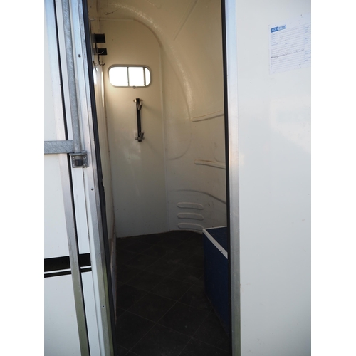 1482 - Equi-Trek Space-Treka horse box