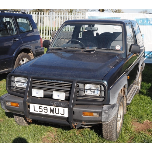 1487 - Daihatsu Sportrak 1.6 petrol. 1993. Starts and runs. 4WD Works fine. Been stood for many years. Need... 