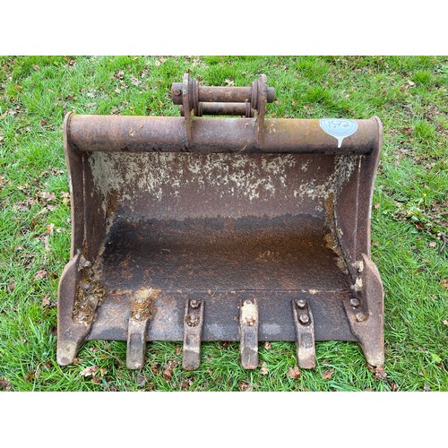 1572 - Digger bucket 3ft