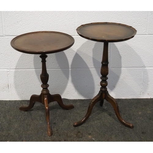 105 - 2 Small mahogany tables