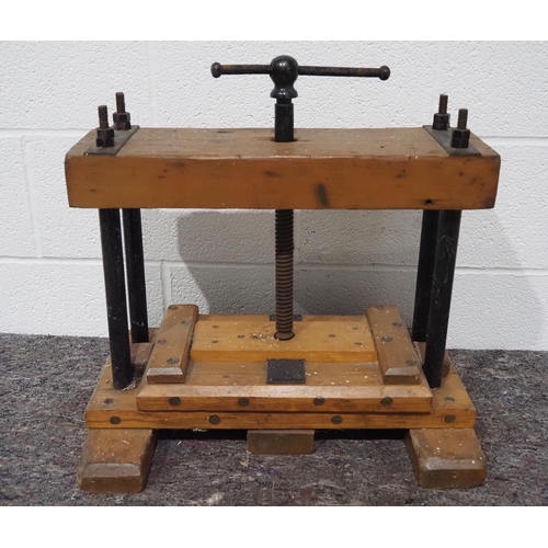 312 - Vintage letter press