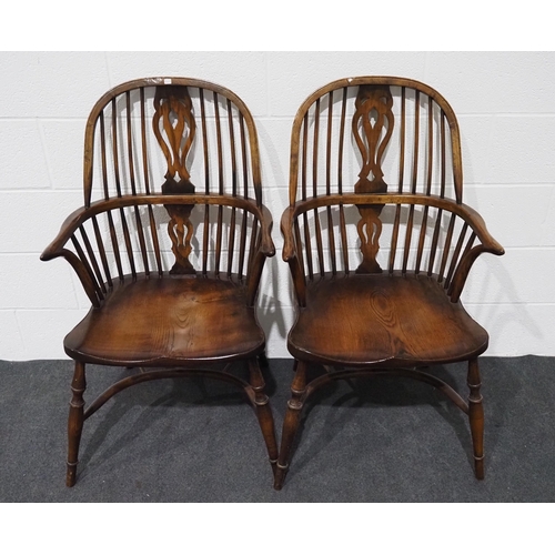 75 - Set of 2 Windsor armchairs with crinoline stretchers