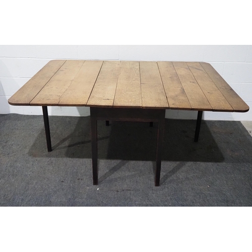 77 - Oak dining table with 2 drop leaves 46