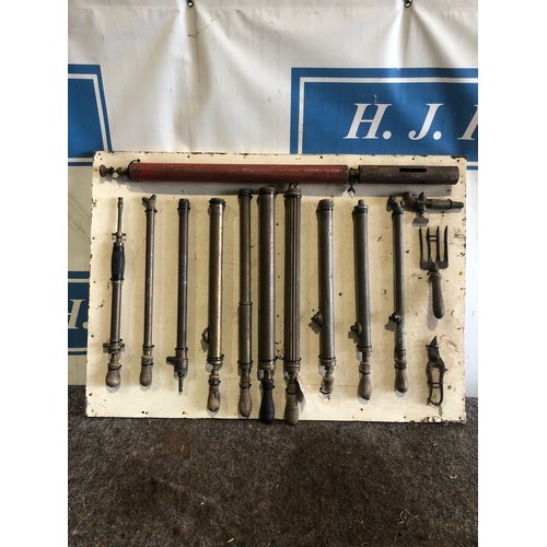 1489 - Board of vintage garden hand sprayers