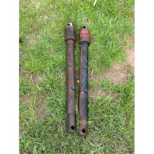 International 901 loader rams - 2