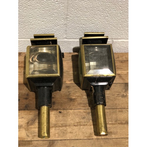 1379B - Pair of wagon lamps in very good condition