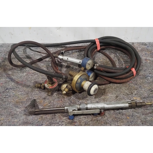 742 - Oxy acetylene welding torch and regulators