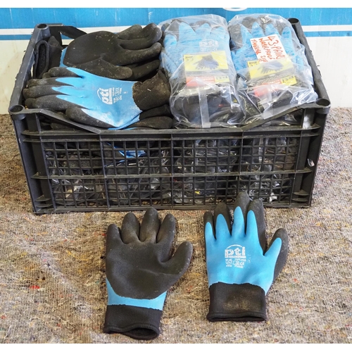 870 - 43 Pairs waterproof thermal gloves, size 10