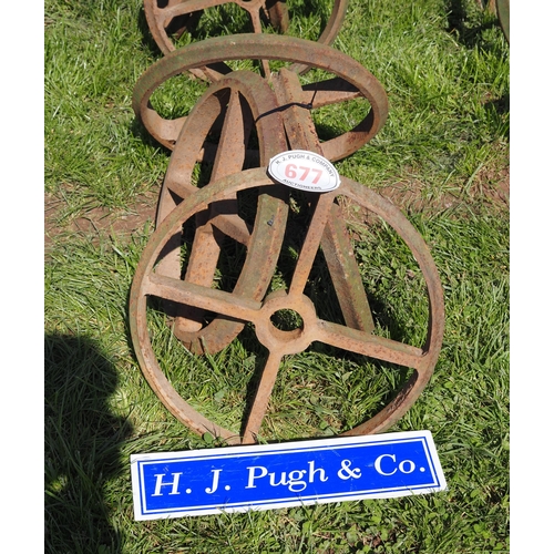 677 - Cast iron wheels 20