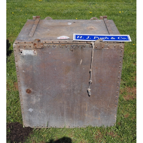 684 - Galvanised feed bin 3ft x 2ft