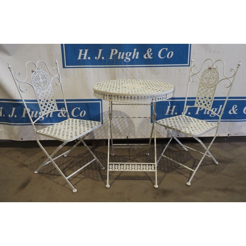 840 - Metal Bistro table and 2 chairs