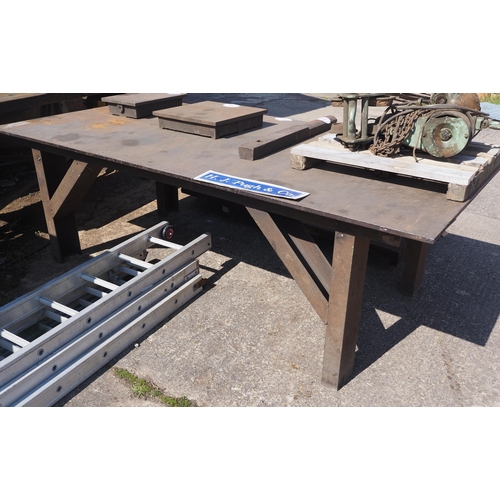 201 - Metal plate table 99 x 49