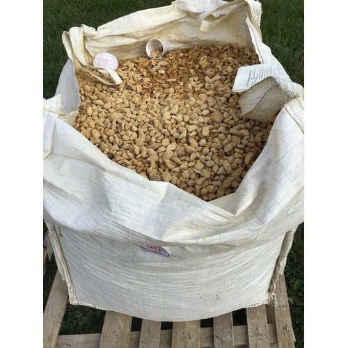 830 - Tote bag of Cotswold stone chippings