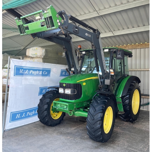 114 - John Deere 5820 4wd tractor. 2006. Runs and drives. 5600 hours showing. Fitted with Quicke Q38 loade... 