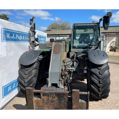 118 - Kramer KT357 Loadall. 2018. Runs and Drives. 3470 hours showing. Fitted with pick-up hitch. C/w pall... 