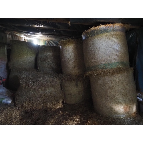 133 - Round bales of wheat straw -26