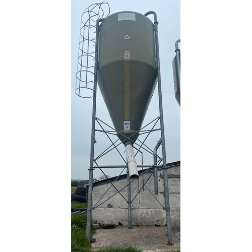 96 - Hanco 9 tonne fiberglass bulk bin. Purchaser to remove within two weeks.