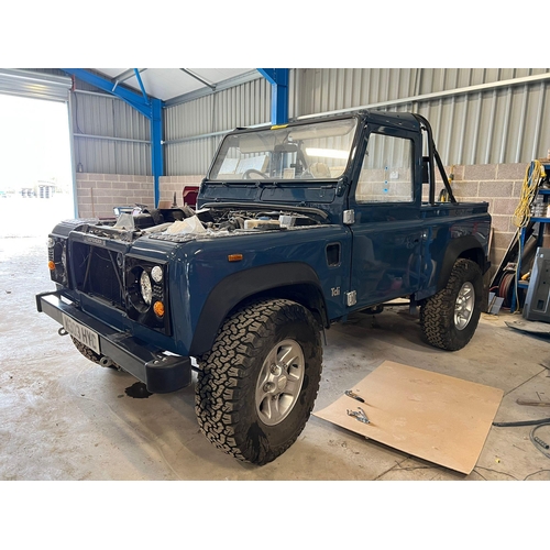 167 - Land Rover Defender 90 TDI. 2.5 litre. Soft top. Runs and drives. 10 months MOT. 159260 miles. Reg. ... 