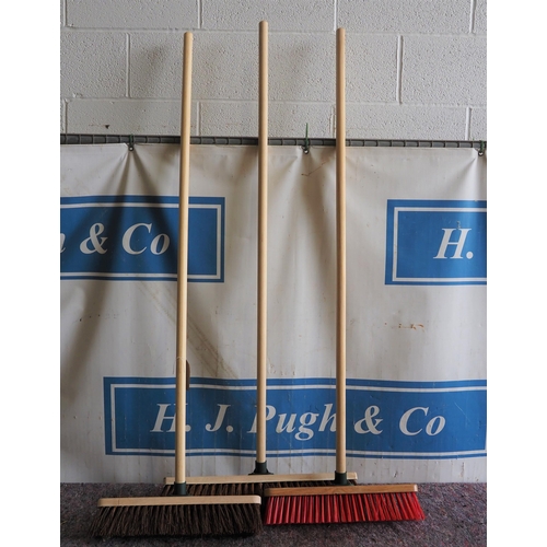 765 - Platform brooms - 3