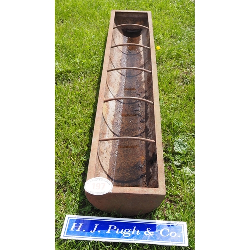 197 - 6ft Cast iron trough