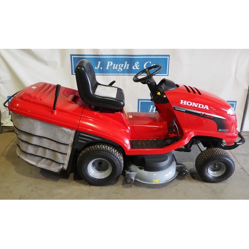 713 - Honda 2417 V-twin hydrostatic ride on mower in good working order. Recent service, deck rebuilt and ... 