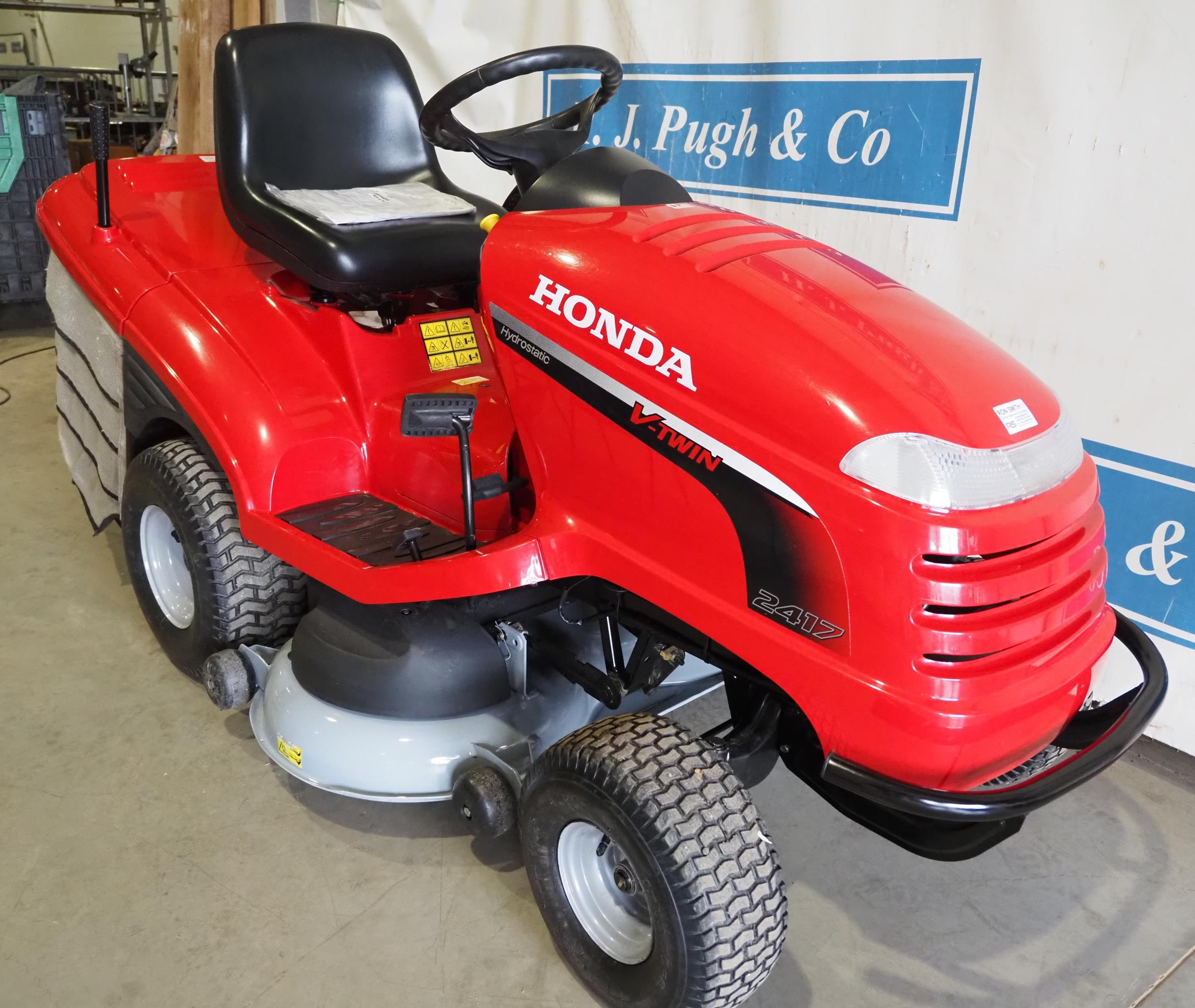 Honda 2417 V twin Hydrostatic Ride On Mower In Good Working Order 