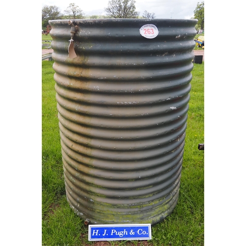 263 - 5ft Corrugated round water tank with tap