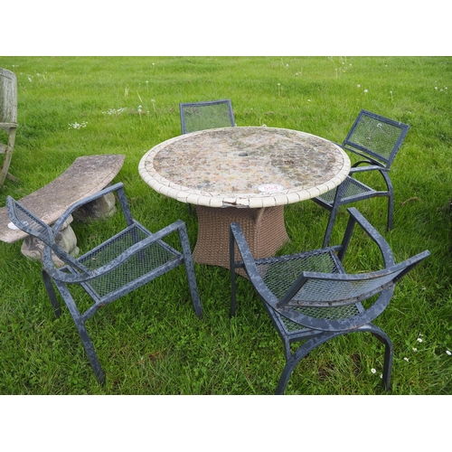554 - Garden table and 4 chairs