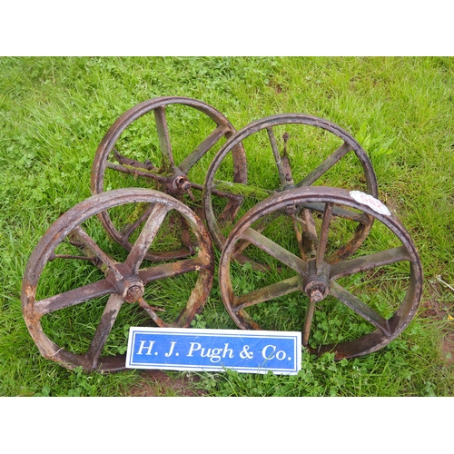 582 - Cast iron wheels - 4
