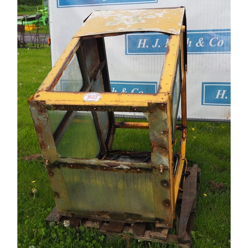 1523 - Excavator cab