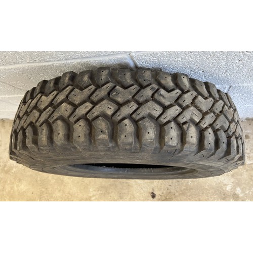 115 - Kingpin mud tracker tyre 205-16