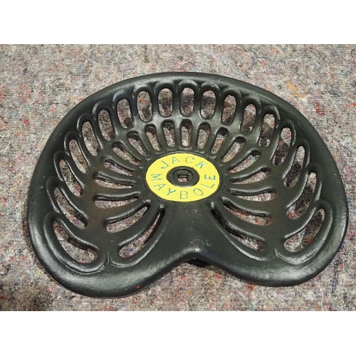 125 - Cast iron seat - Jack Maybole