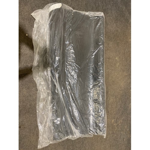 117 - New Land Rover back rubber mat