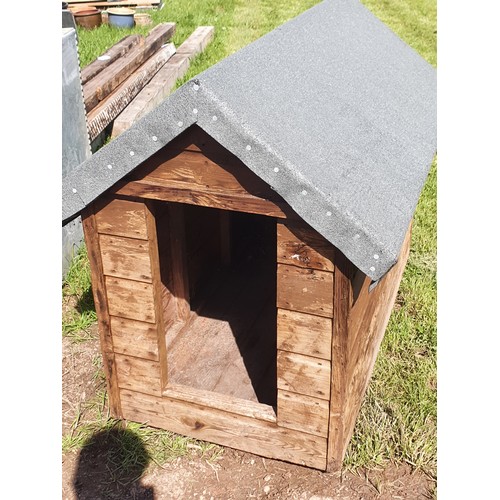 442A - Wooden dog kennel