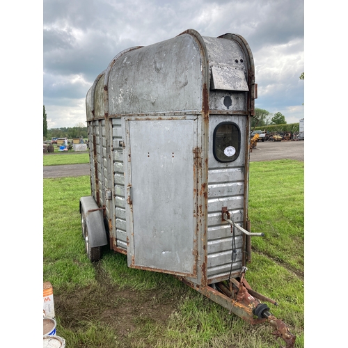 1680C - Vintage twin axle horse box trailer 10x5