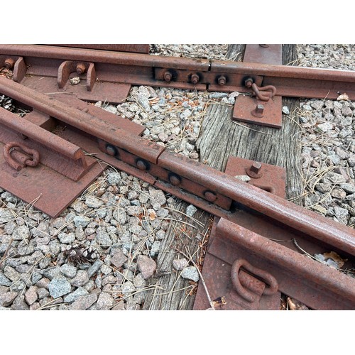 180 - Manufactured cross over with 4 air controlled points. The track is made with British steel. Total le... 