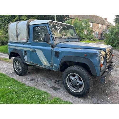 269 - Land Rover Defender 90 300 TDI. 1996. Runs and drives. MOT expired 8/11/22. Good engine and gearbox.... 