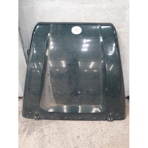 142 - Land Rover Defender Tdi bonnet