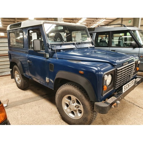 257 - Land Rover Defender 90 TD5. 1999.
Caledonian blue, good chassis, 208,000 miles.
Engine changed with ... 