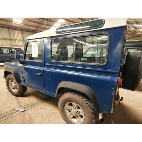 257 - Land Rover Defender 90 TD5. 1999.
Caledonian blue, good chassis, 208,000 miles.
Engine changed with ... 