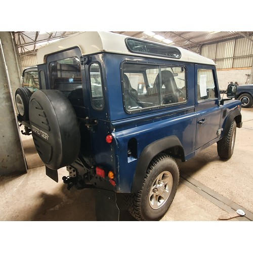 257 - Land Rover Defender 90 TD5. 1999.
Caledonian blue, good chassis, 208,000 miles.
Engine changed with ... 