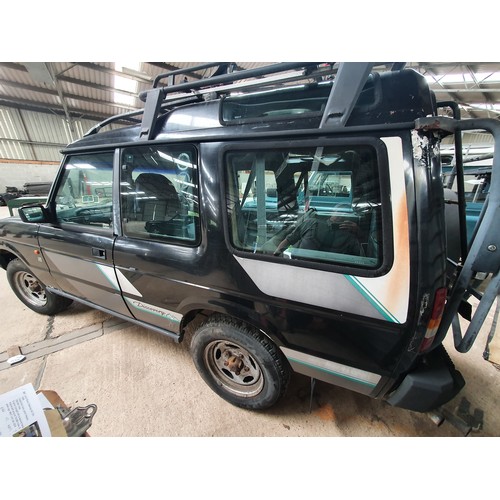 259 - Land Rover early V8 Discovery. 1989. Starts but not used recently. Sills and chassis are fine, front... 