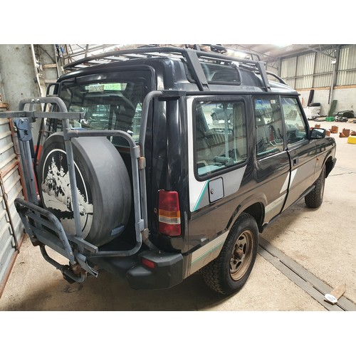 259 - Land Rover early V8 Discovery. 1989. Starts but not used recently. Sills and chassis are fine, front... 