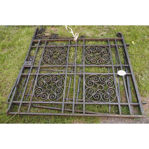 152 - Heavy iron drive gates 10ft