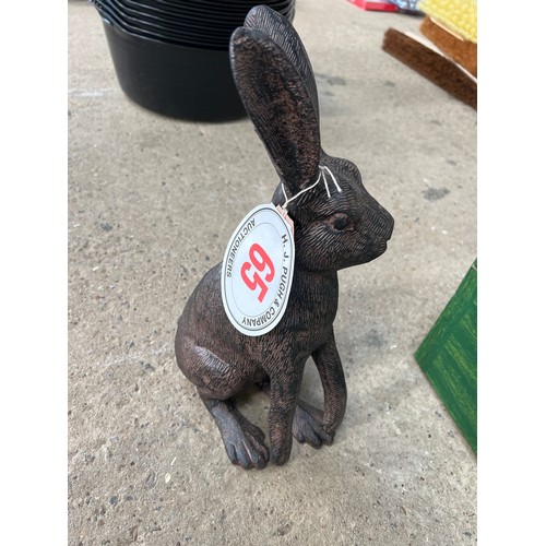 65 - Cast iron hare 14